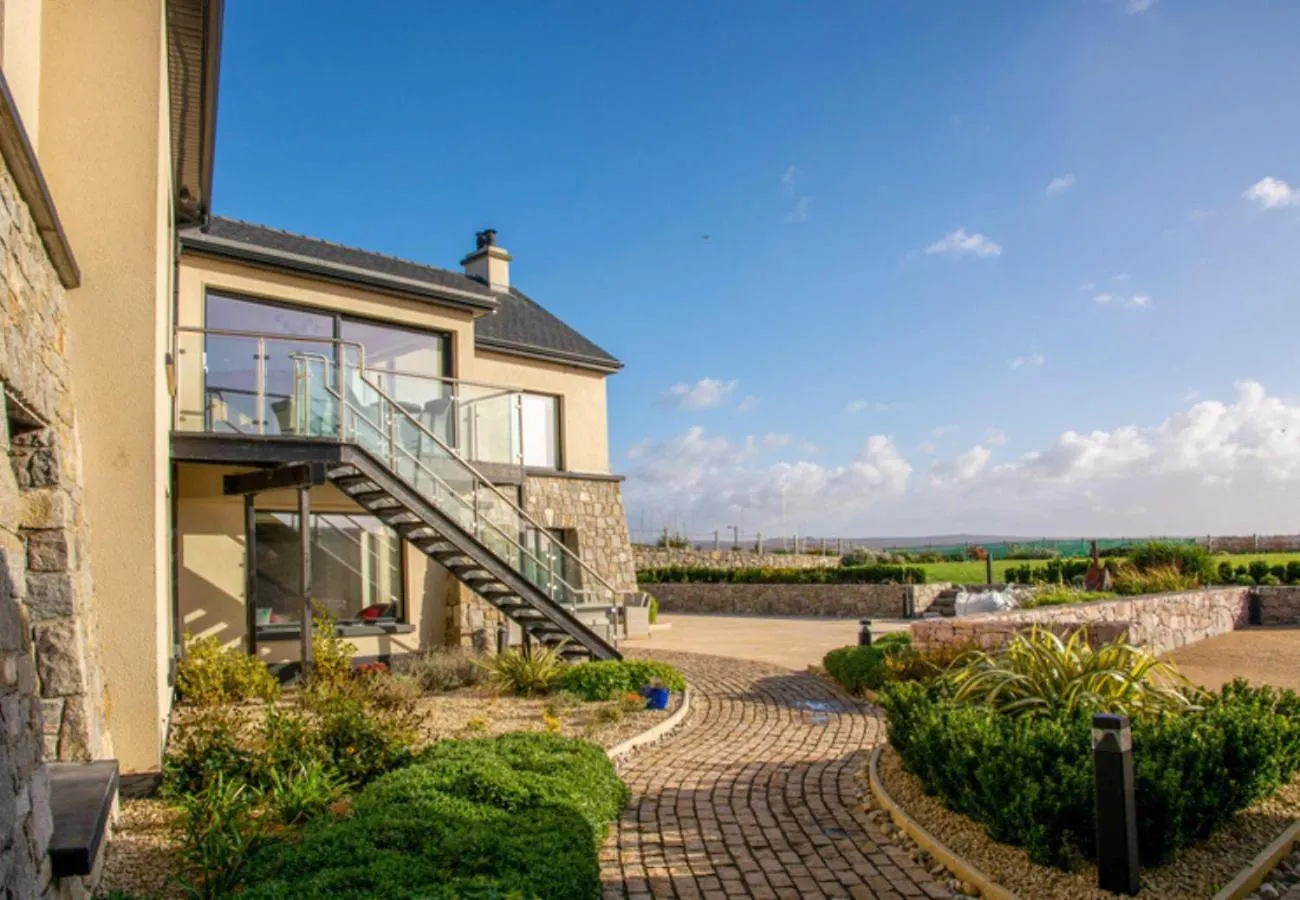 Sruthan Pier House Carraroe Ireland